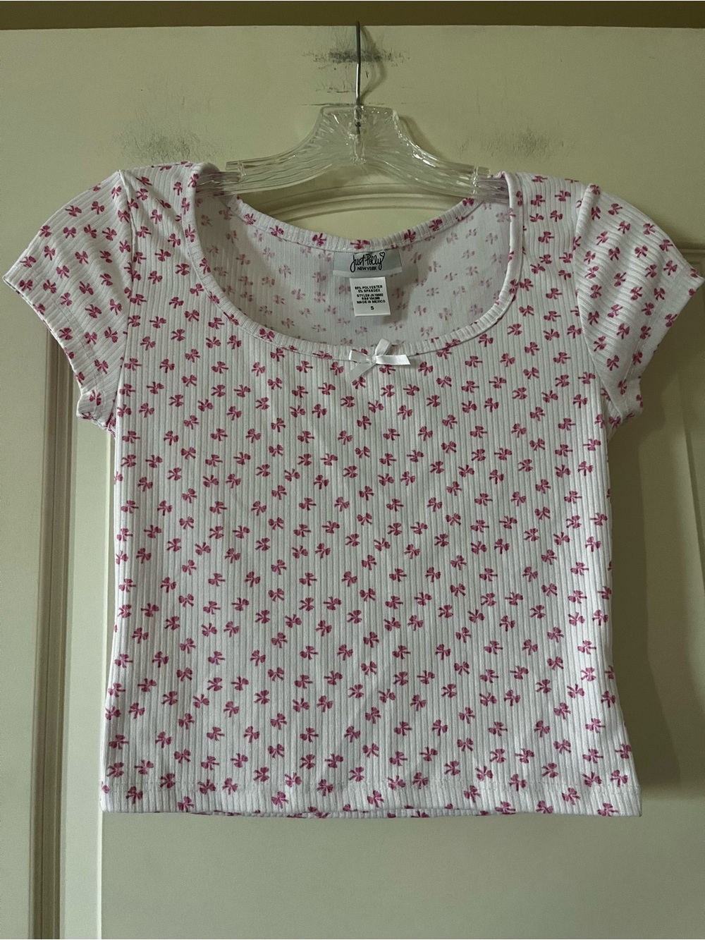 Just Polly New York White Tee with Pink Floral Ribbed Scoop Neck juniors SZ S